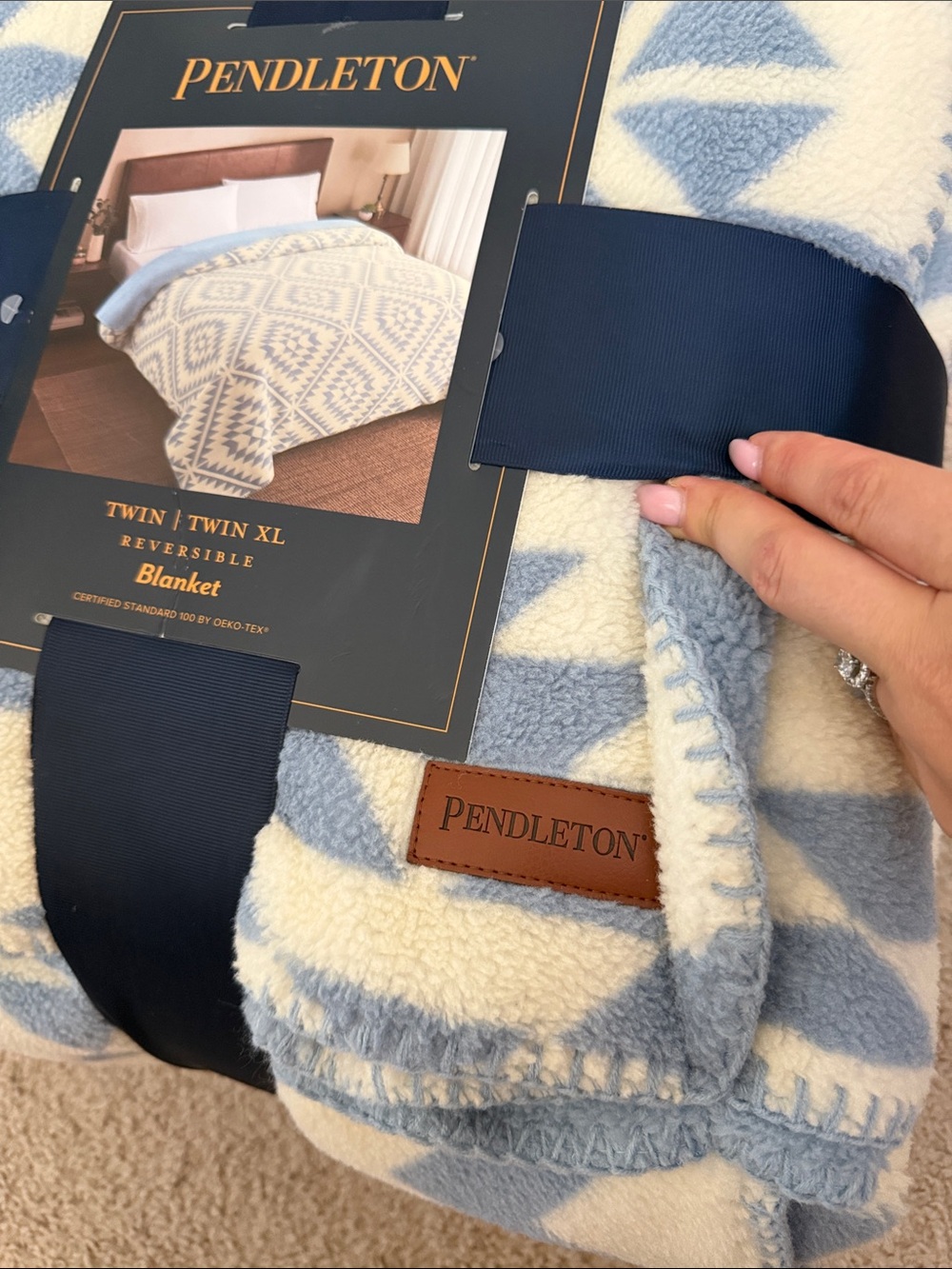 Pendleton Twin/Twin XL Reversible Fleece Blanket - Picture 3 of 3